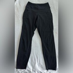 The North Face women’s Flashdry Leggings‎ - Size XS